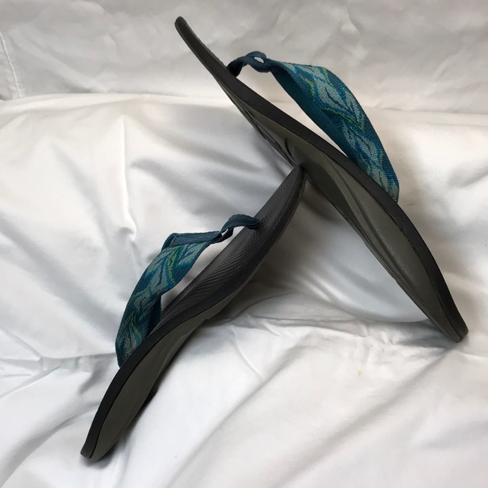 CHACO.  11.  Women’s flip-flops.  Blue.